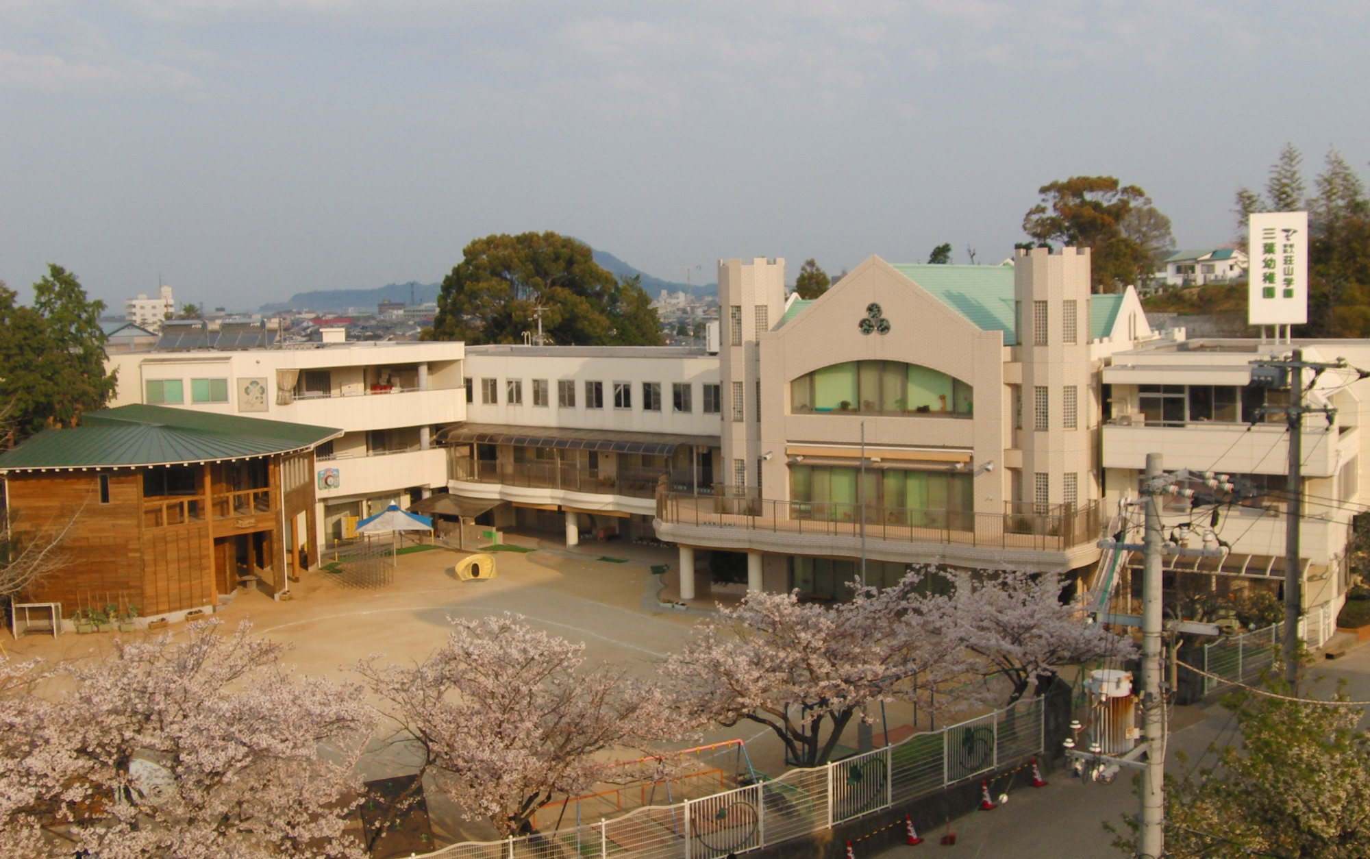 園の全景